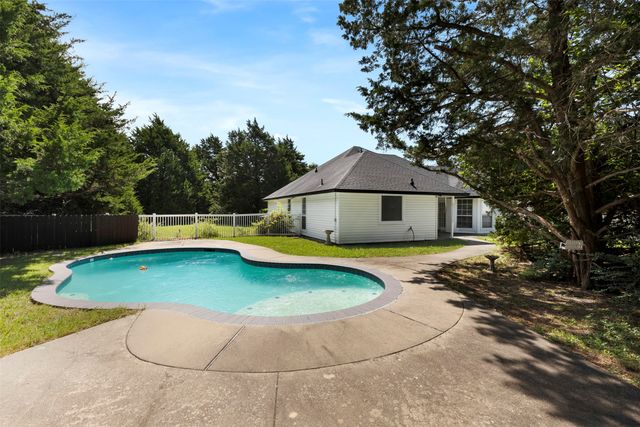 401 Rugged Drive, Red Oak, TX 75154