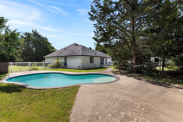 401 Rugged Drive, Red Oak, TX 75154