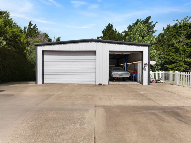 401 Rugged Drive, Red Oak, TX 75154