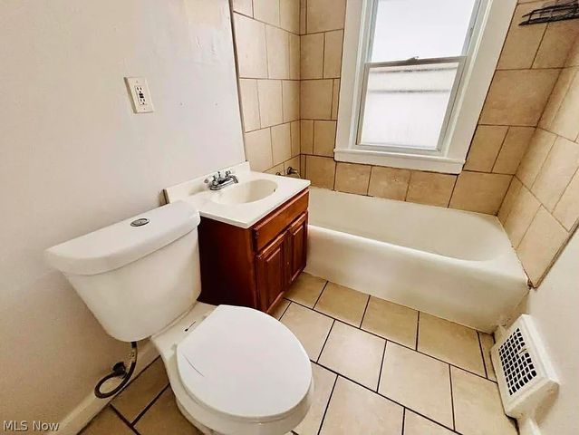 3677 E 153rd Street UP, Cleveland, OH 44120