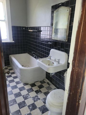 539 W Burleigh STREET, Milwaukee, WI 53212