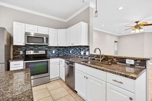 3005 Las Brisas St, Corpus Christi, TX 78414