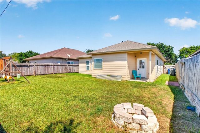 3005 Las Brisas St, Corpus Christi, TX 78414