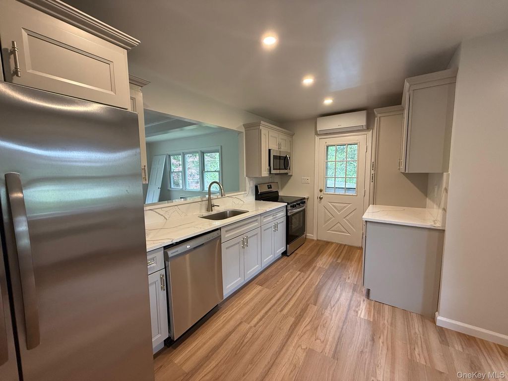 135 Worthington Road, White Plains, NY 10607 — photo 5