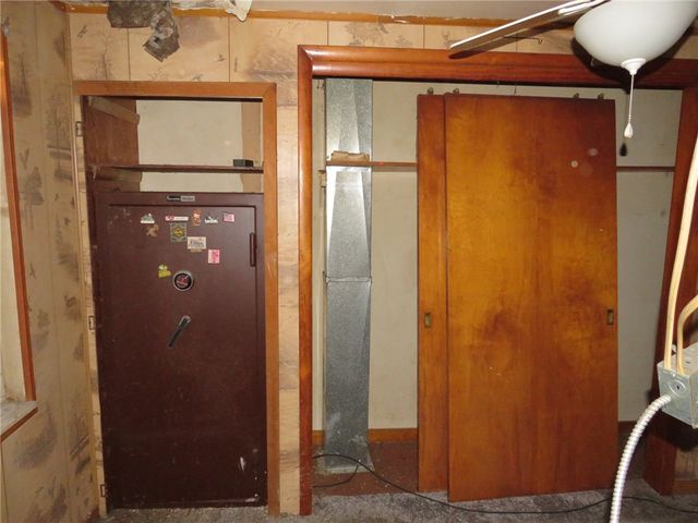 1252 Brinton Rd, Braddock Hills, PA 15221