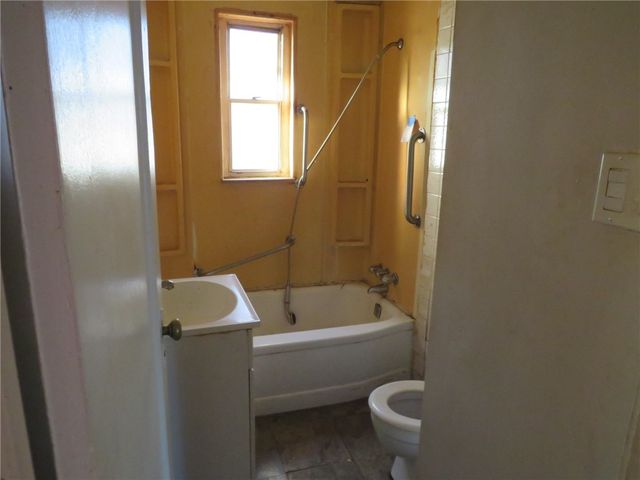 1252 Brinton Rd, Braddock Hills, PA 15221