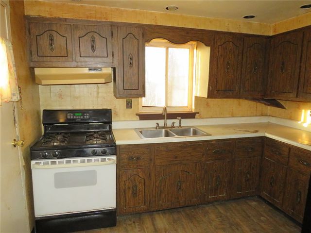 1252 Brinton Rd, Braddock Hills, PA 15221