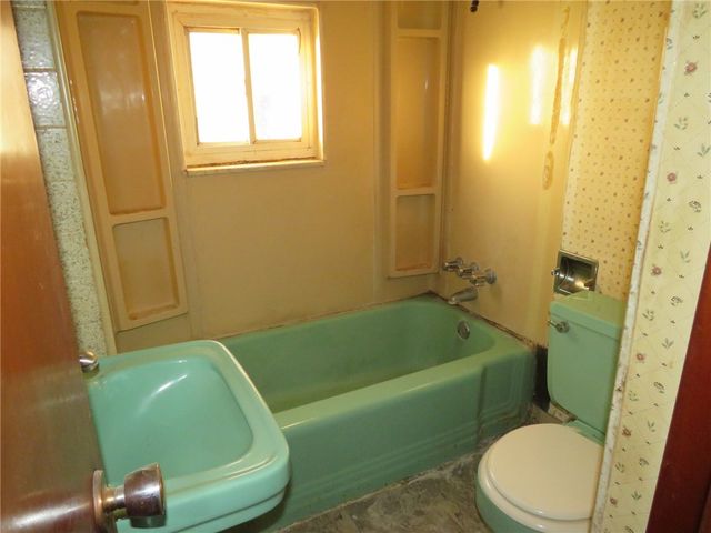 1252 Brinton Rd, Braddock Hills, PA 15221