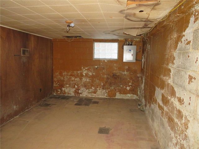 1252 Brinton Rd, Braddock Hills, PA 15221