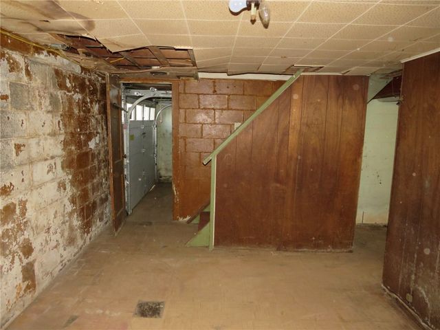 1252 Brinton Rd, Braddock Hills, PA 15221