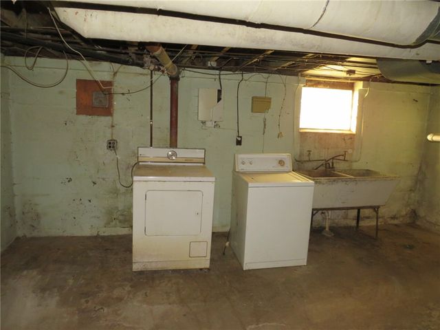 1252 Brinton Rd, Braddock Hills, PA 15221