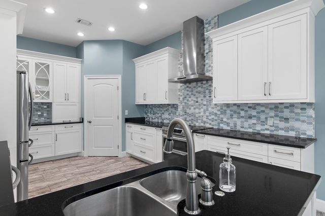 138 W Country Club Drive, Destin, FL 32541