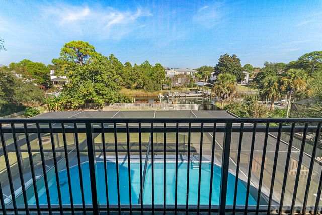 138 W Country Club Drive, Destin, FL 32541