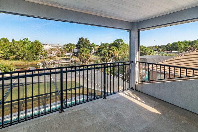 138 W Country Club Drive, Destin, FL 32541