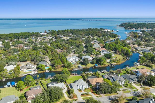 138 W Country Club Drive, Destin, FL 32541