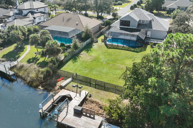 138 W Country Club Drive, Destin, FL 32541