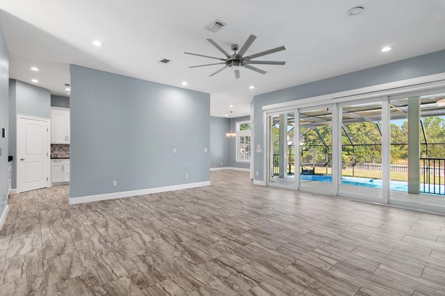 138 W Country Club Drive, Destin, FL 32541