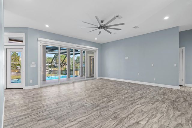 138 W Country Club Drive, Destin, FL 32541