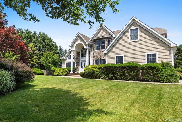 90 Caiola Court, Greenport, NY 11944