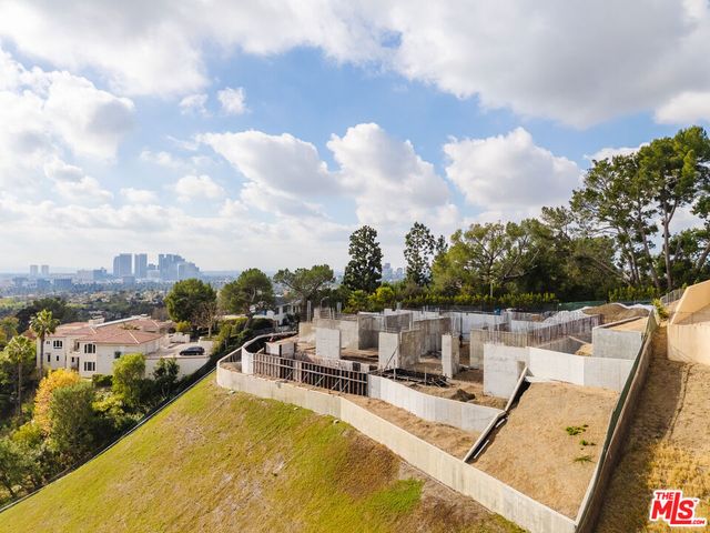 1140 Calle Vista Drive, Beverly Hills, CA 90210