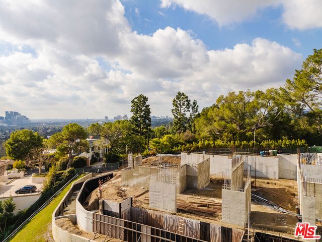 1140 Calle Vista Drive, Beverly Hills, CA 90210