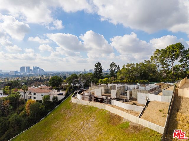 1140 Calle Vista Drive, Beverly Hills, CA 90210