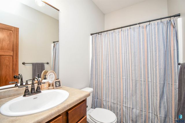 1704 S Andrew Ave Avenue, Sioux Falls, SD 57106