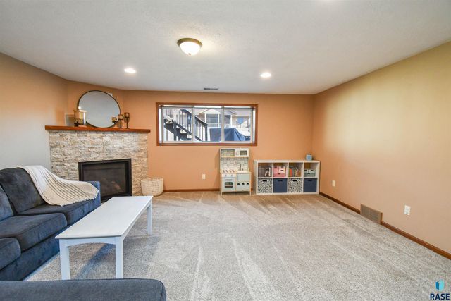 1704 S Andrew Ave Avenue, Sioux Falls, SD 57106