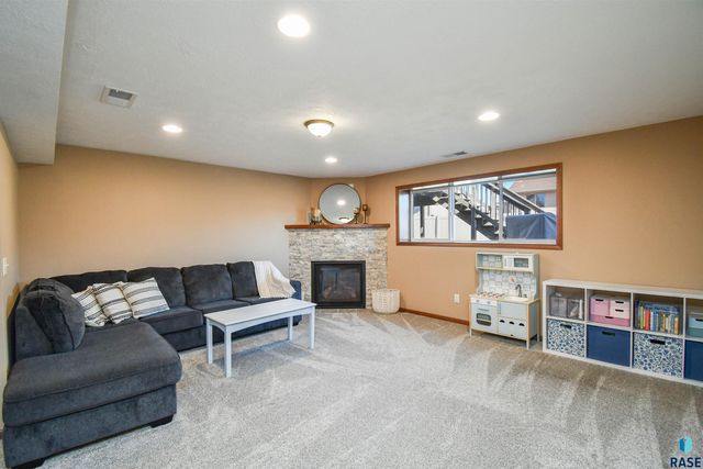 1704 S Andrew Ave Avenue, Sioux Falls, SD 57106