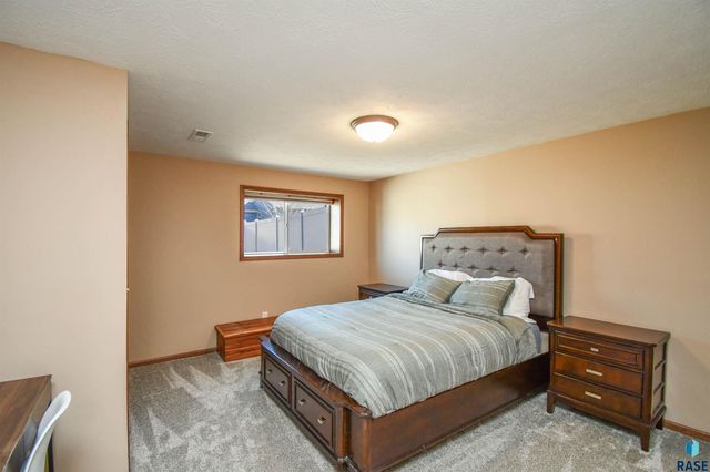 1704 S Andrew Ave Avenue, Sioux Falls, SD 57106