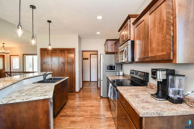 1704 S Andrew Ave Avenue, Sioux Falls, SD 57106