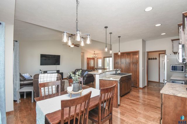 1704 S Andrew Ave Avenue, Sioux Falls, SD 57106