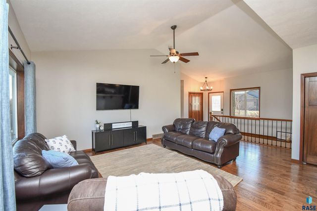 1704 S Andrew Ave Avenue, Sioux Falls, SD 57106