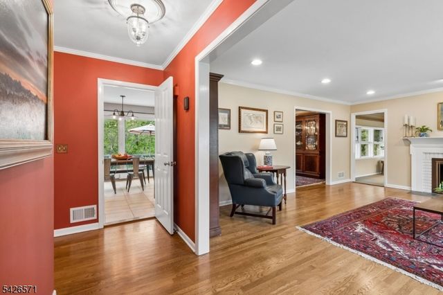 27 Hillside Ter, New Providence Boro, NJ 07901