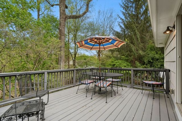 27 Hillside Ter, New Providence Boro, NJ 07901