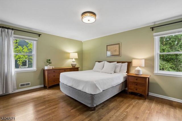 27 Hillside Ter, New Providence Boro, NJ 07901