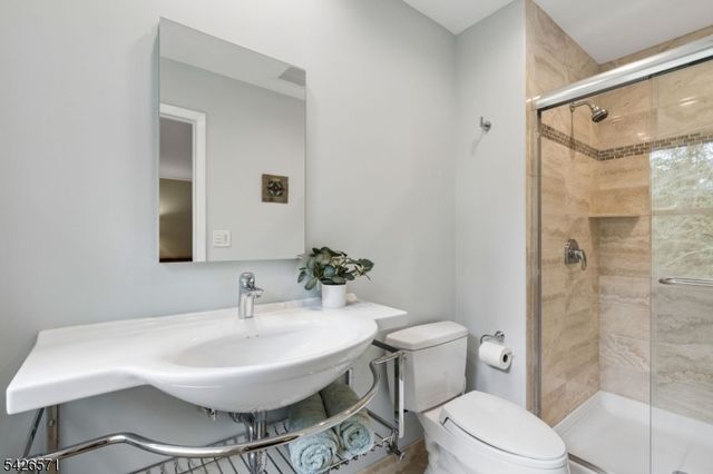 27 Hillside Ter, New Providence Boro, NJ 07901