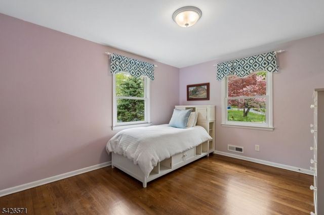 27 Hillside Ter, New Providence Boro, NJ 07901