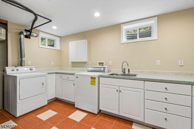 27 Hillside Ter, New Providence Boro, NJ 07901