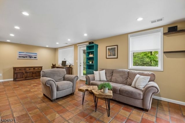 27 Hillside Ter, New Providence Boro, NJ 07901