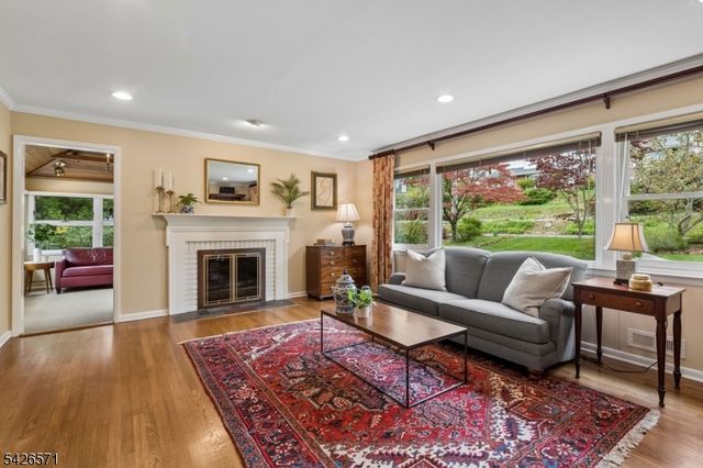 27 Hillside Ter, New Providence Boro, NJ 07901