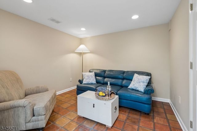 27 Hillside Ter, New Providence Boro, NJ 07901