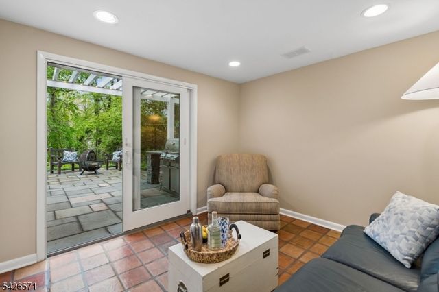 27 Hillside Ter, New Providence Boro, NJ 07901