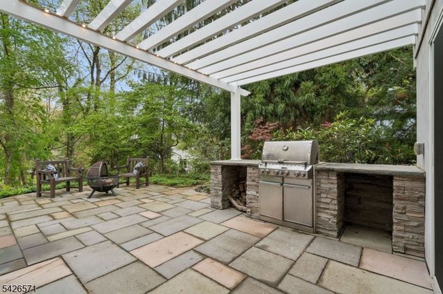 27 Hillside Ter, New Providence Boro, NJ 07901