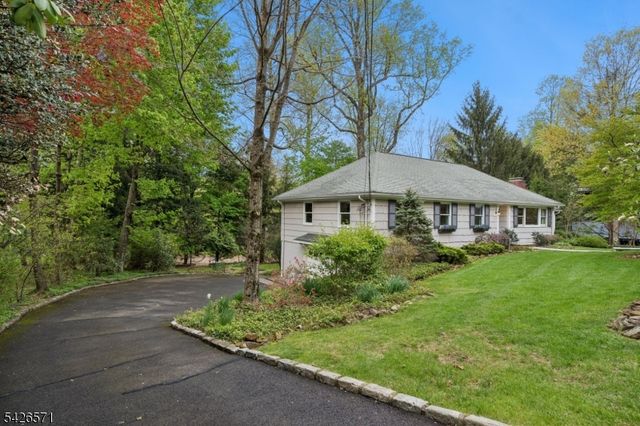 27 Hillside Ter, New Providence Boro, NJ 07901