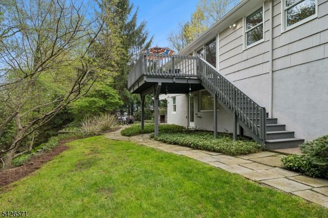 27 Hillside Ter, New Providence Boro, NJ 07901