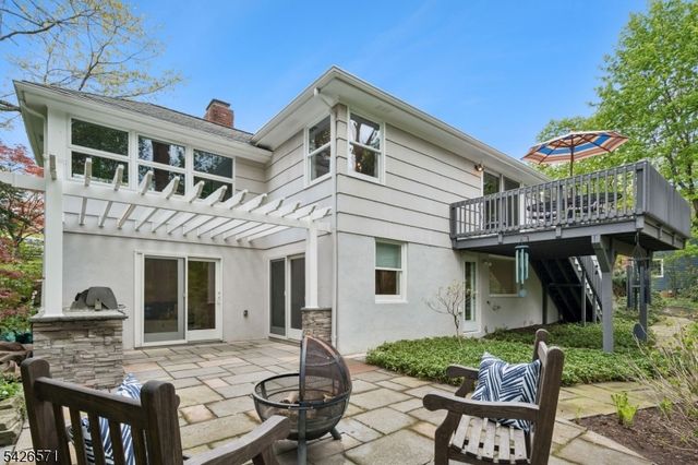 27 Hillside Ter, New Providence Boro, NJ 07901