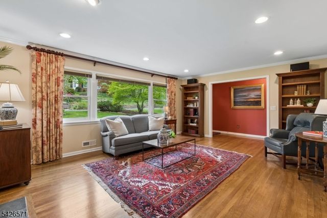 27 Hillside Ter, New Providence Boro, NJ 07901