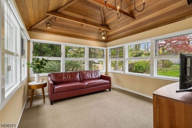 27 Hillside Ter, New Providence Boro, NJ 07901