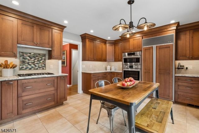 27 Hillside Ter, New Providence Boro, NJ 07901